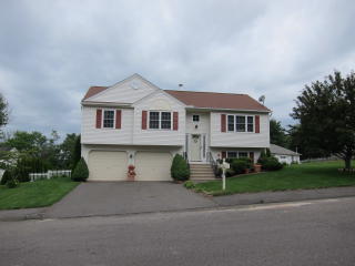 192 Kendall Cir, Waterbury, CT 06708 exterior