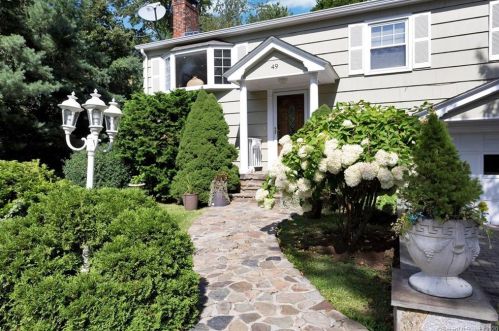49 Olmstead Pl, Norwalk, CT 06855 exterior