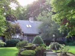 20 Malubar Ln, Newton, MA 02459 exterior