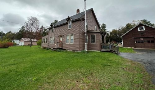 127 Meetinghouse Rd, Hinsdale, NH 03451 exterior