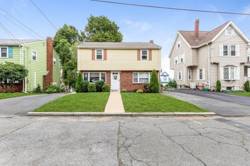 44 Elliott St, Melrose, MA 02176 exterior