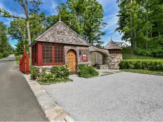2 Calder Bridge Dr, Stamford, CT 06903 exterior