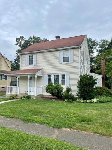 75 Hunting Hill Ave, Middletown, CT 06457 exterior