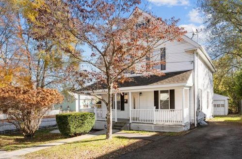 28 Sunnyside Ave, Woonsocket, RI 02895 exterior