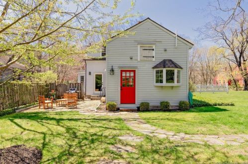16 Weekeepeemee Rd, Woodbury, CT 06798 exterior