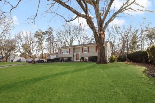 126 Kingswood Rd, North Kingstown, RI 02852 exterior