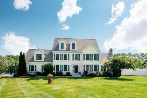 4 Spruce Ln, Stratham, NH 03885 exterior