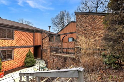 23 Hearthstone Dr, Brookfield-Center, CT 06804 exterior