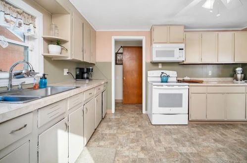 42 Sunbright Dr, Meriden, CT 06450 exterior