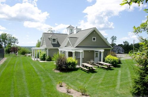 19 Arbor Xing, East Lyme, CT 06333 exterior
