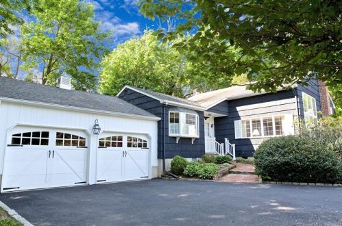 22 Esquire Rd, Norwalk, CT 06851 exterior