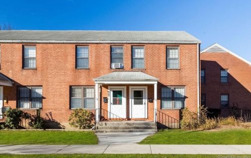 10 Nob Hill Cir, Bridgeport, CT 06610 exterior