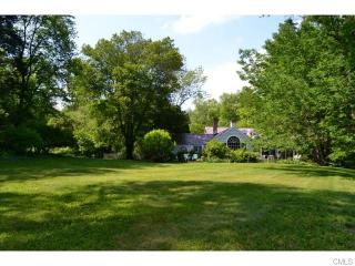 157 Huckleberry Hill Rd, Wilton, CT 06897 exterior