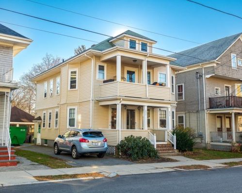 429 Morris Ave, Providence, RI 02906 exterior