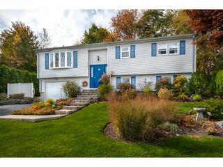 41 Mulberry Cir, Johnston, RI 02919 exterior