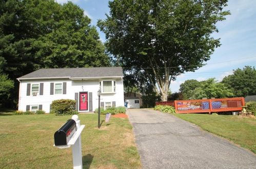 2 Chestnut Ct, Seymour, CT 06483 exterior