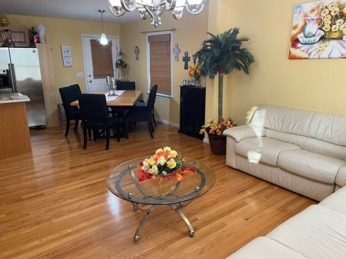 302 Ridge Rd, Revere, MA 02151 exterior