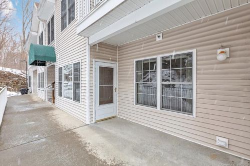 22122 Arganese Pl, Bridgeport, CT 06611 exterior