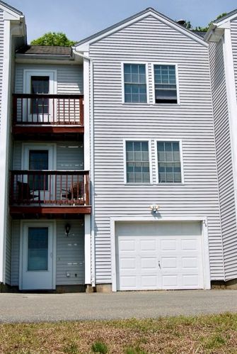 26 Meadow Estates Dr, Townsend, MA 01474 exterior