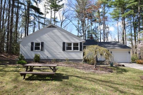 8 Harkness Rd, Amherst, MA 01002 exterior