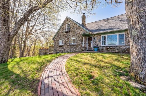 11 Hughgill Rd, Rindge, NH 03461 exterior