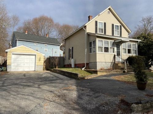 15 Bitgood Vlg, Moosup, CT 06354 exterior