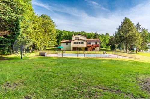 46 Laurel Ln, Seymour, CT 06483 exterior