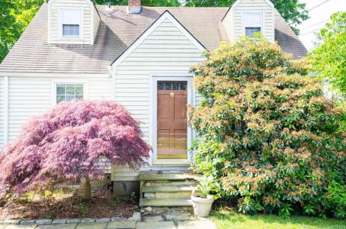 2 Honeysuckle Dr, Norwalk, CT 06851 exterior