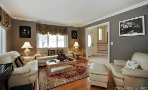 10 Titus Pl, Ridgefield, CT 06877 exterior