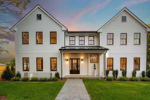 15 Howley Ave, Newton, MA 02459 exterior