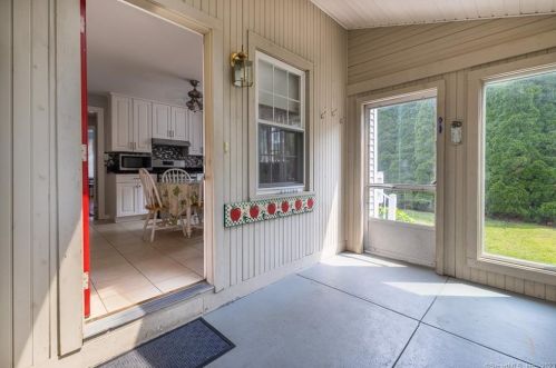 1454 Huntington Rd, Stratford, CT 06614 exterior