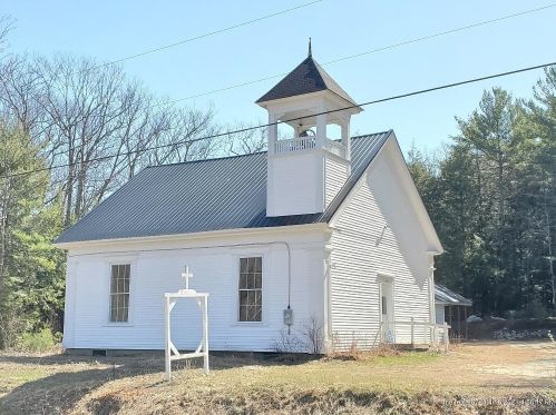 387 Church St, Buckfield, ME 04220 exterior