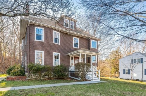 25 Myrtle Ave, Wakefield, MA 01880 exterior