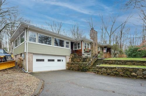 16 Birch Mountain Rd, Manchester, CT 06040 exterior