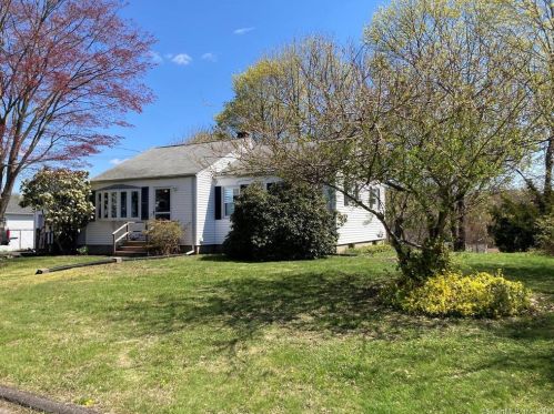 4 Beechwood Ter, Ansonia, CT 06401 exterior