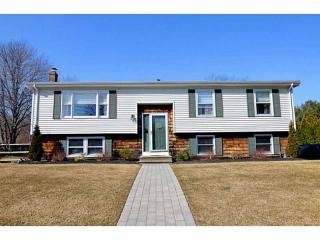 95 Amy Dr, Cranston, RI 02921 exterior