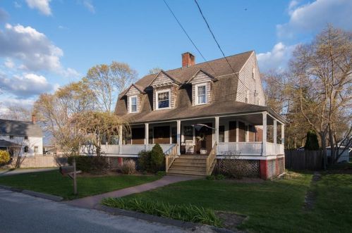 194 Samuel Gorton Ave, Warwick, RI 02889 exterior