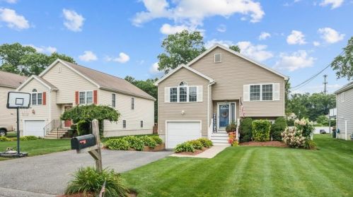 21 Chestnut St, Cumberland, RI 02864 exterior