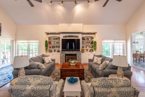 5 Hidden Oaks Ln, Mashpee, MA 02649 exterior