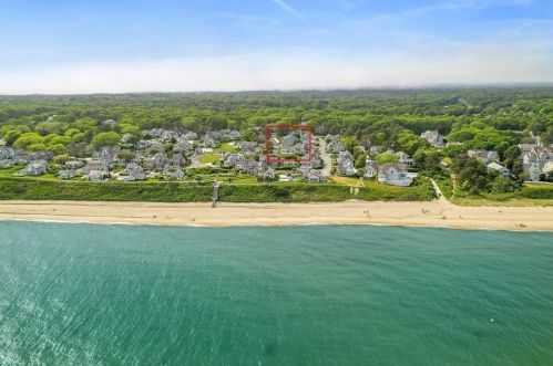 17 Hyannis Point Rd, Mashpee, MA 02649 exterior