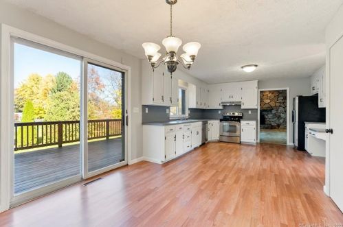 211 Fox Hill Rd, Hartford, CT 06109 exterior