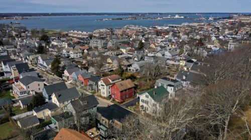 52 Hammond St, Newport, RI 02840 exterior
