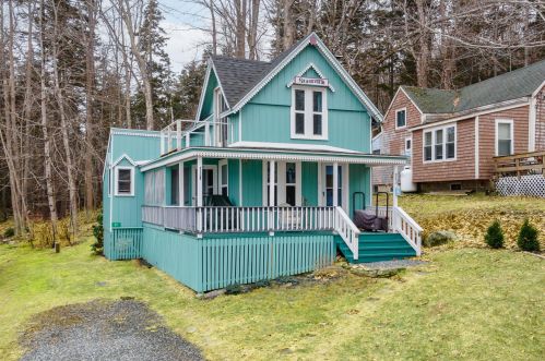 11 Park St, Northport, ME 04849 exterior