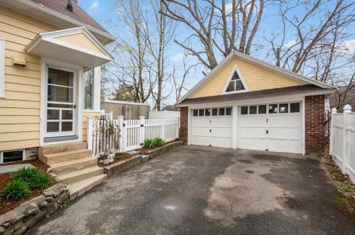 33 Hadwen Ln, Worcester, MA 01602 exterior