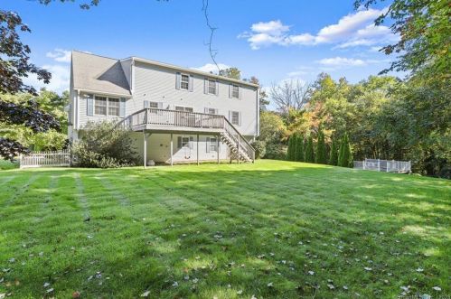 32 Monroe Rd, Huntington, CT 06484 exterior