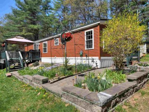 15 Windsor Dr, Tilton, NH 03276 exterior
