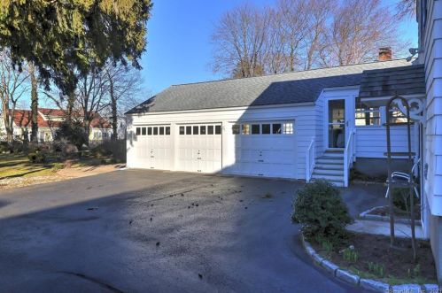 26 Maple St, Milford, CT 06460 exterior