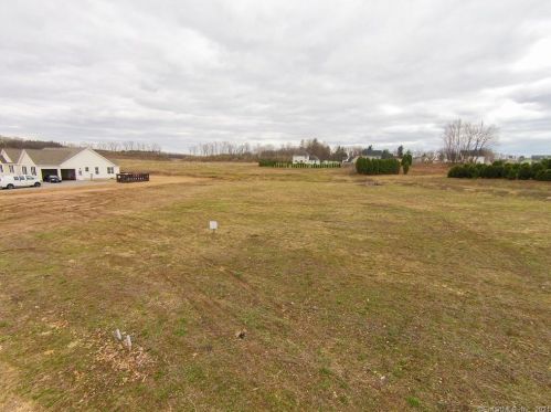 10 Aspen Dr, East-Windsor, CT 06016 exterior
