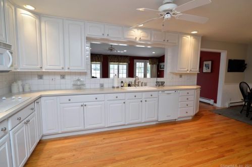 8 Walker Rd, Bridgeport, CT 06611 exterior