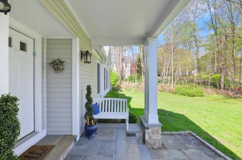 121 Hillcrest Rd, New Canaan, CT 06840 exterior